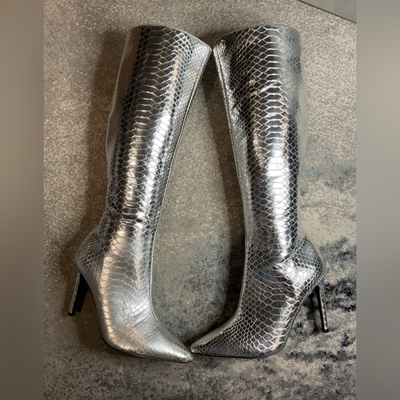 INC International Concepts Rajelp Silver Snake Knee High Boots - Size 7.5 (NIB) - Picture 9 of 16